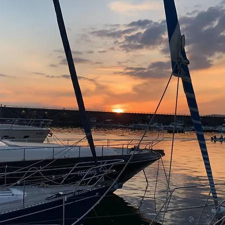 Botel Bed&boat Experience